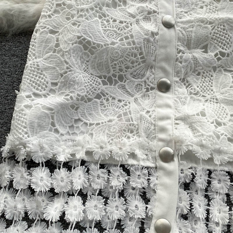 Falda larga para mujer de encaje con detalles florales y botones corte recto - Solène