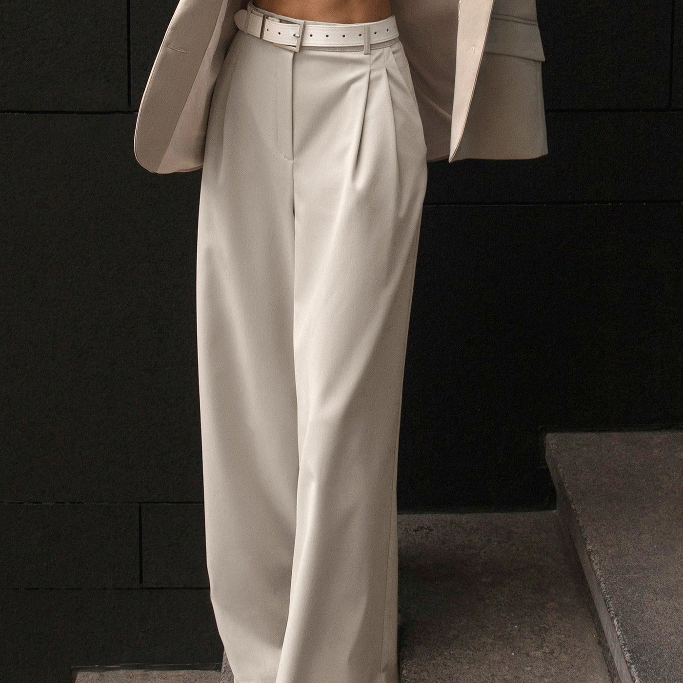 Pantalón para mujer de pierna ancha talle alto estilo sastrero - Renata