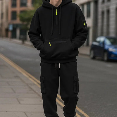 Conjunto para hombre con sudadera y pantalón cargo - Keiran