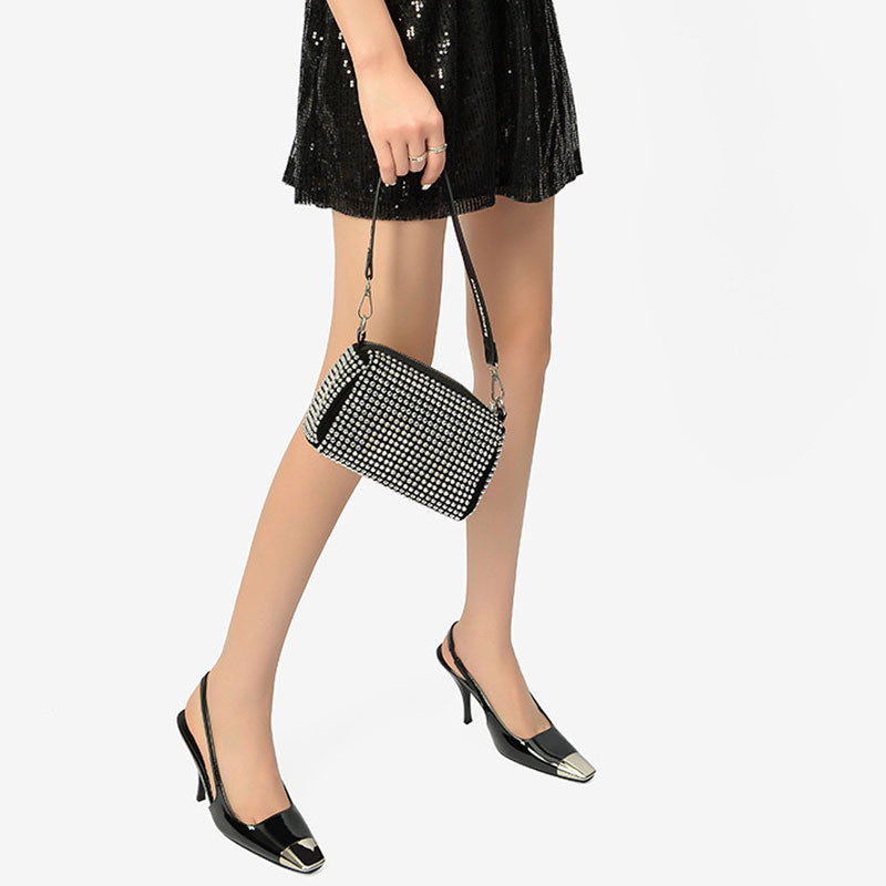 Lola - Bombas de tacón alto de charol con punta cuadrada de metal moderno