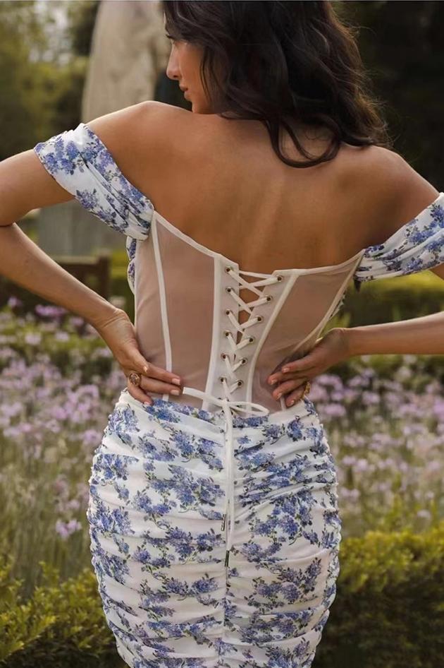 Kalore - Minivestido corsé con estampado de rosas y hombros al descubierto