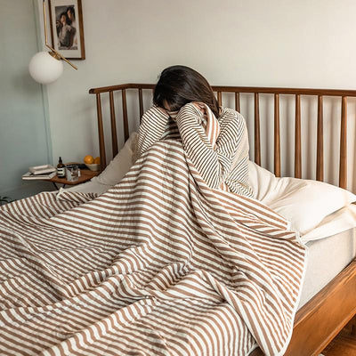 Colcha ligera de verano a rayas
