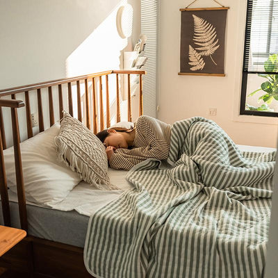 Colcha ligera de verano a rayas